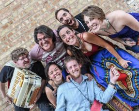 <a class="gal" target="_blank" href="https://captainambivalent.com/?p=2957" rel="noopener">2015 Elgin Fringe Festival</a>