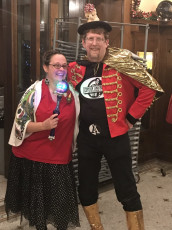 Holiday Cat Beret! With host Laura Force Scruggs