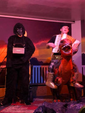 Debut of riding dinosaur Chompsky